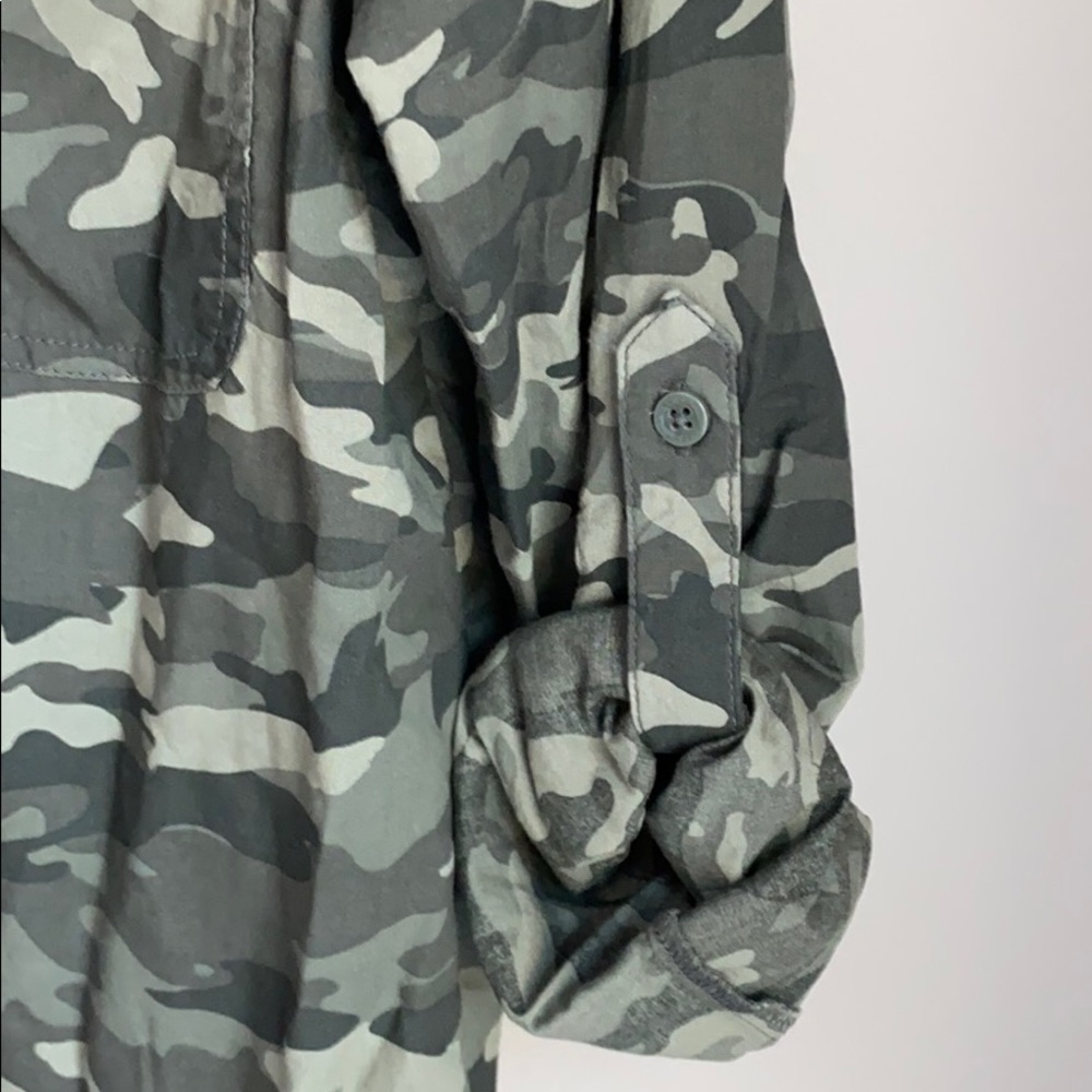 BeachLunchLounge Alana Camo Button Down S - Picture 6 of 6